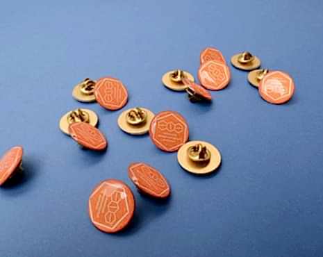 Пример работ «Значки со смолой» №42 Пример работ «Значки со смолой» №42